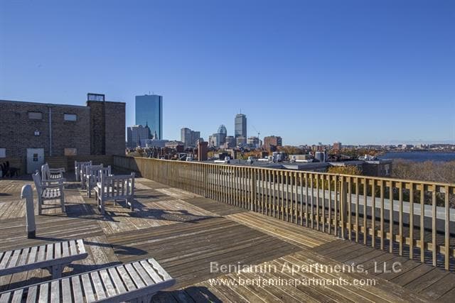 Building Photo - 145 Pinckney St