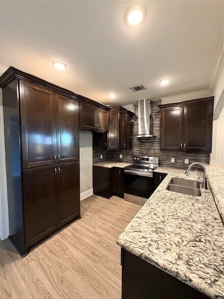 Building Photo - 2005 Pasadena Blvd