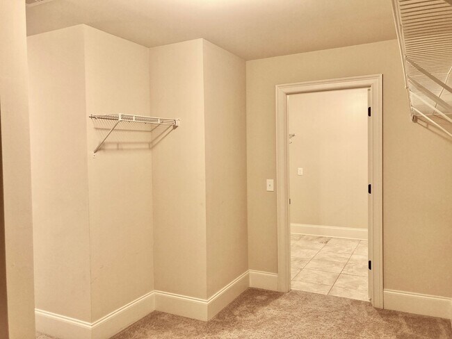Building Photo - 8758 Crenshaw Dr