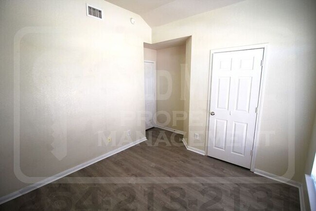 Building Photo - 602 Aries Ave