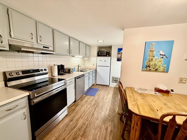 Building Photo - Winter Rental – Mountain Shadows, Center o...