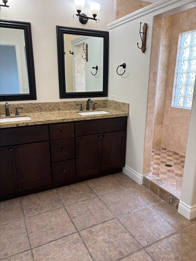 Building Photo - 7260 E Softwind Dr