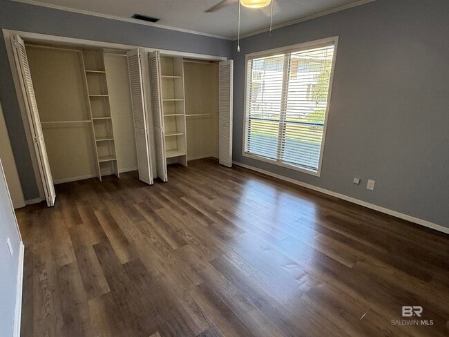 Building Photo - 1099 Sea Cliff Dr S