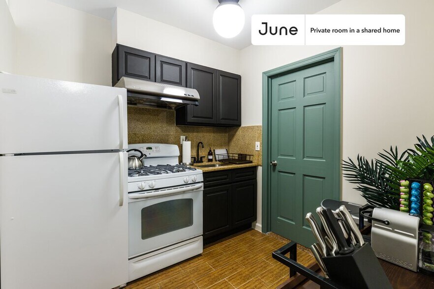 Building Photo - Room in Shared 3 bed/1 bath home