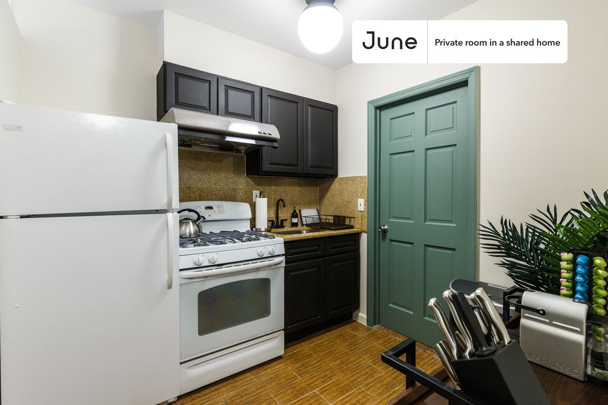 Building Photo - Room in Shared 3 bed/1 bath home in Chinatown