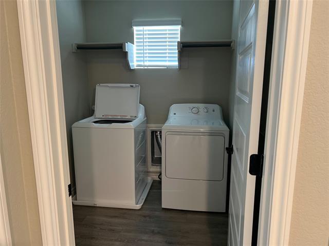 Building Photo - 2121 Woodlawn Wy