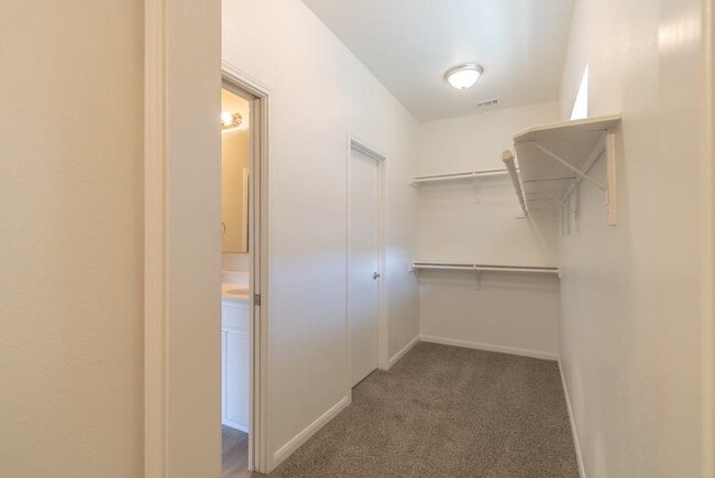 Building Photo - 206 Munro St