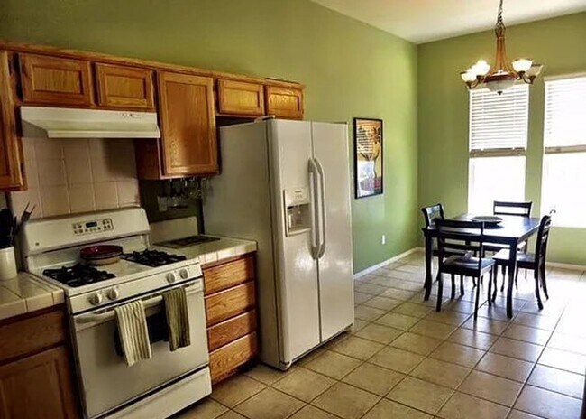 Building Photo - Your Next Home in One of Roseville’s Most Desired Neighborhoods!