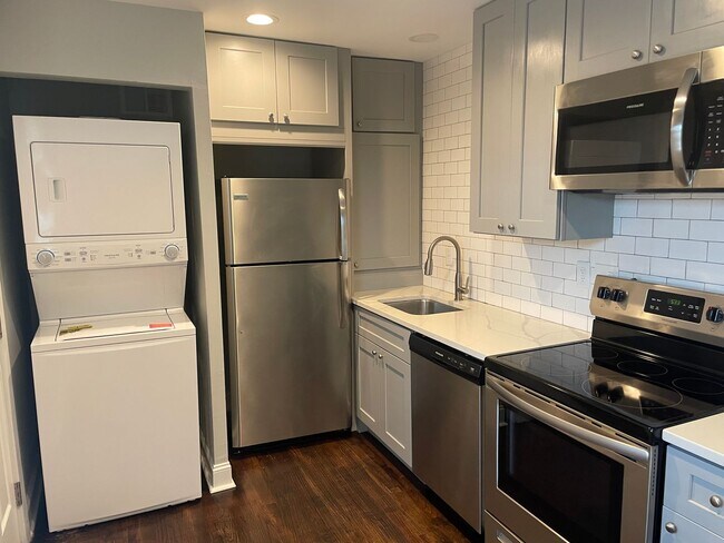Building Photo - RENT SPECIAL - 1/2 OFF FIRST FULL MONTH'S ...