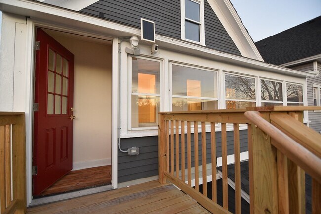 Building Photo - 20 11th St