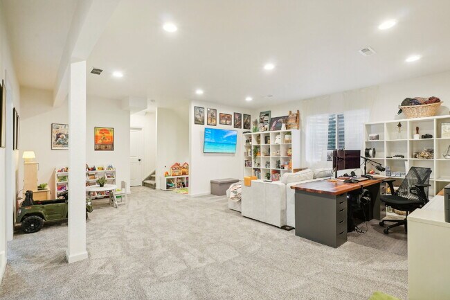 Building Photo - "Spacious 4-Bedroom Retreat with 2.5 Baths in Reunion!"