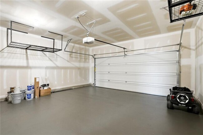 Building Photo - 395 Knightsbridge Ln