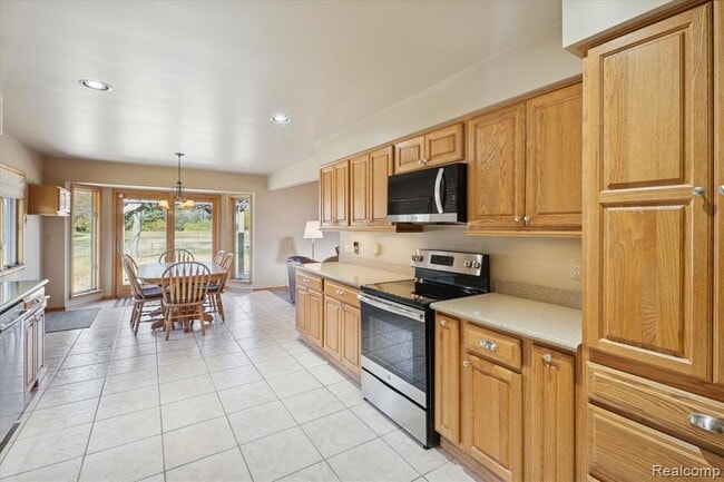 Building Photo - 7700 Trumble Rd