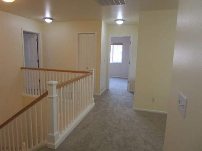 Building Photo - 3 Bedroom, 2.5 Bathroom Home with Office in Fife