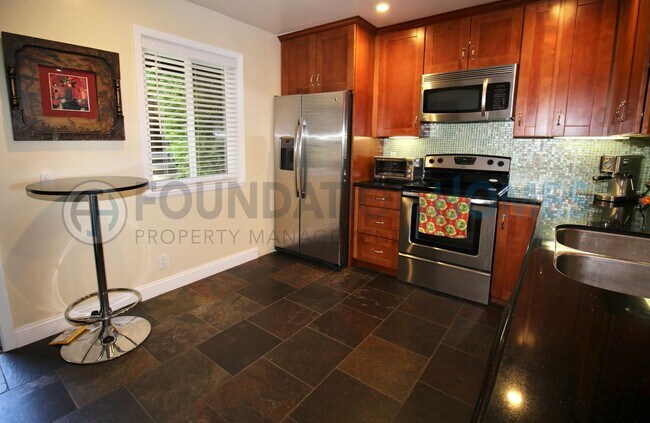 Building Photo - Waterfront Condo on Corte Madera Creek | Single-Level, Dock Access - FOUNDATION