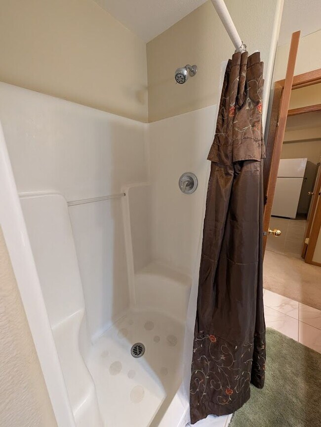 Building Photo - Gorgeous large Clarkston Heights duplex