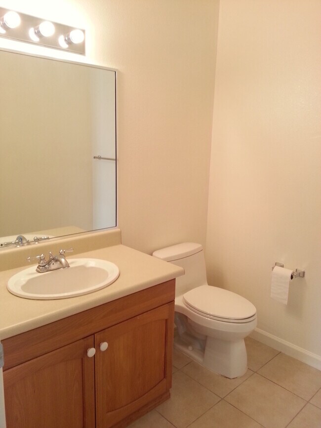 Building Photo - Great 3 Bedroom/ 2.5 Bathroom Single Family Home in Waikele  *First showing on Monday, February 1...