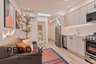 Building Photo - ~2 Months FREE~ Remodeled Junior One Bedro...