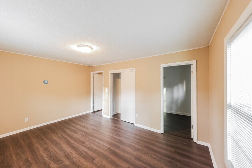 Building Photo - 2512 Circle Dr