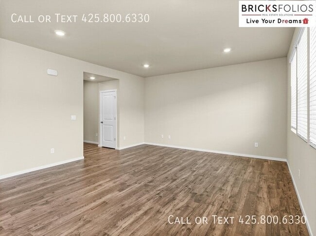Building Photo - Inviting Home in Port Orchard with a Perfe...