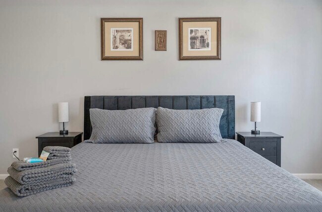 Building Photo - 337 Roche Dr