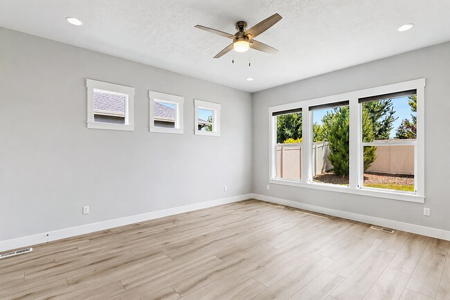 Building Photo - 9042 S La Pampa Way