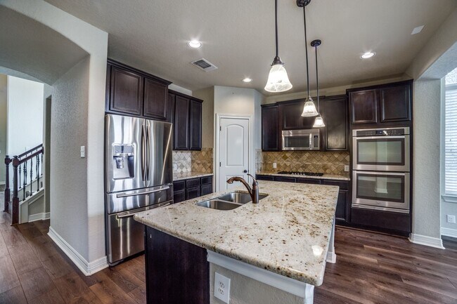 Building Photo - GORGEOUS 4-BEDROOM IN BELTERRA