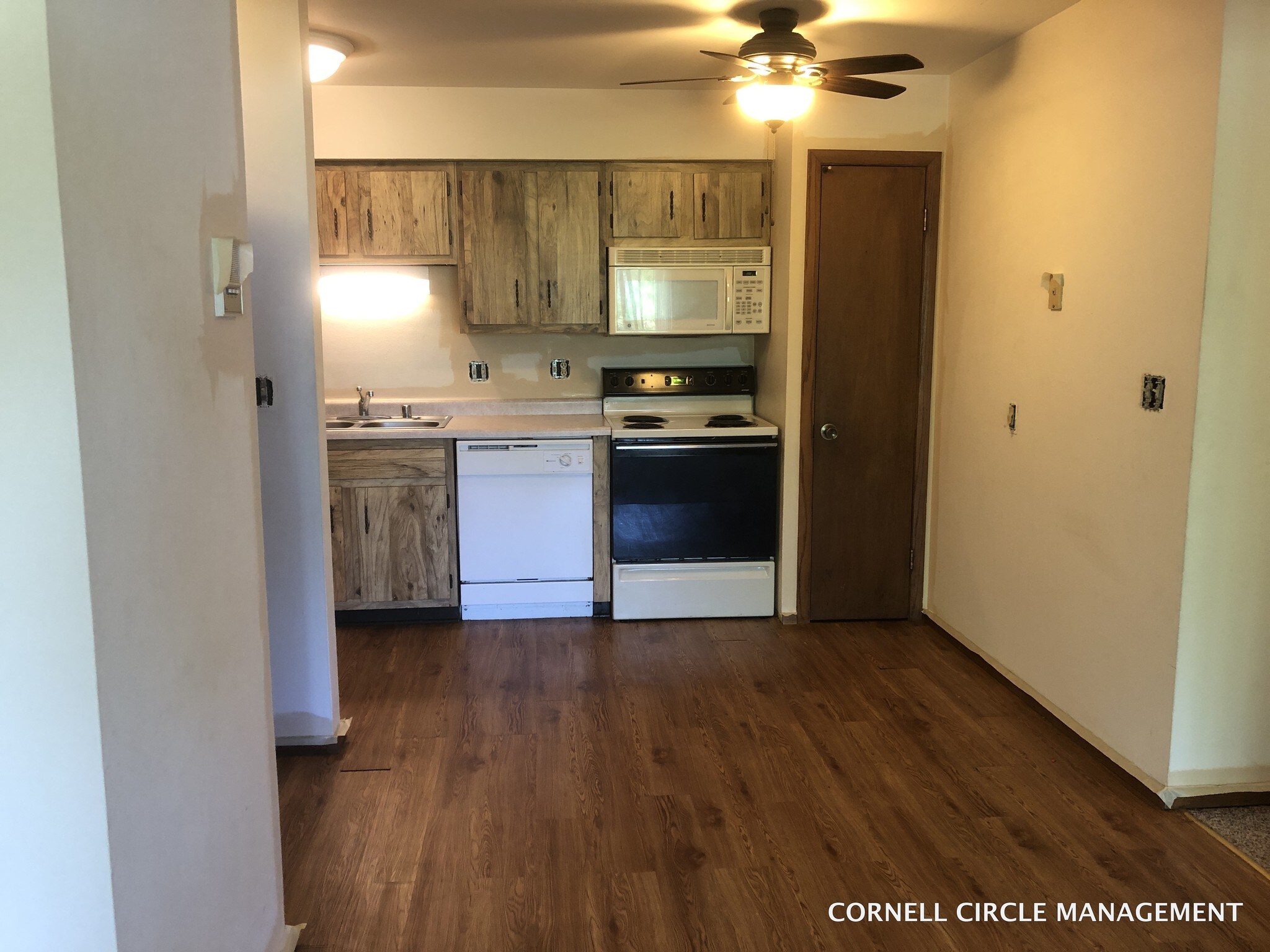 Dinette - W151S7043 Cornell Cir