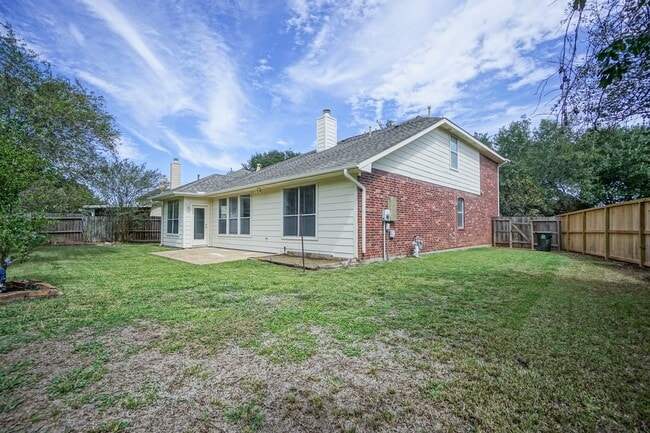 Building Photo - 918 Featherbrook Ct