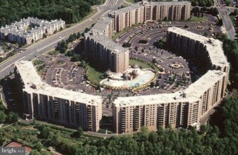 Building Photo - 8350 Greensboro Dr