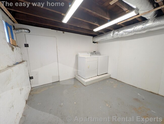 Building Photo - 7-9 Bonner Ave Unit #2