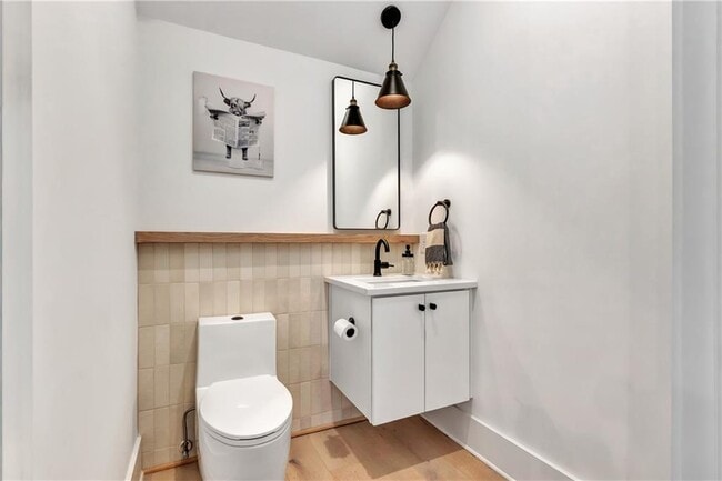 Building Photo - 580 Heatherden Ave