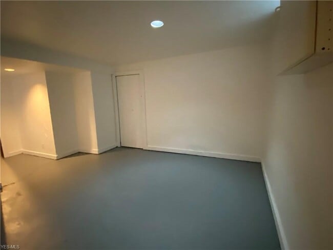 Primary Photo - 1181 Hilltop Dr