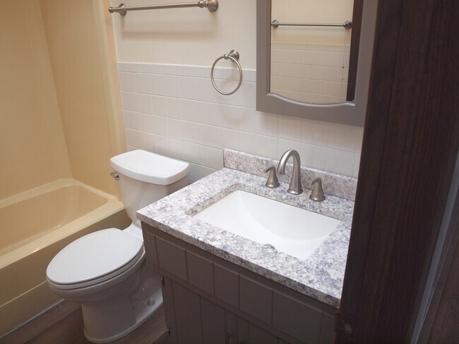 Building Photo - 607 Cheyenne Cir