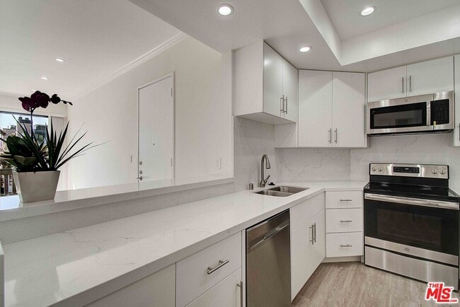 Building Photo - 2324 S Beverly Glen Blvd