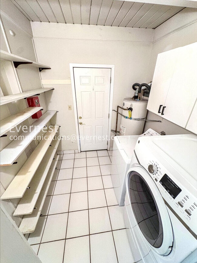 Building Photo - 537 Madison St