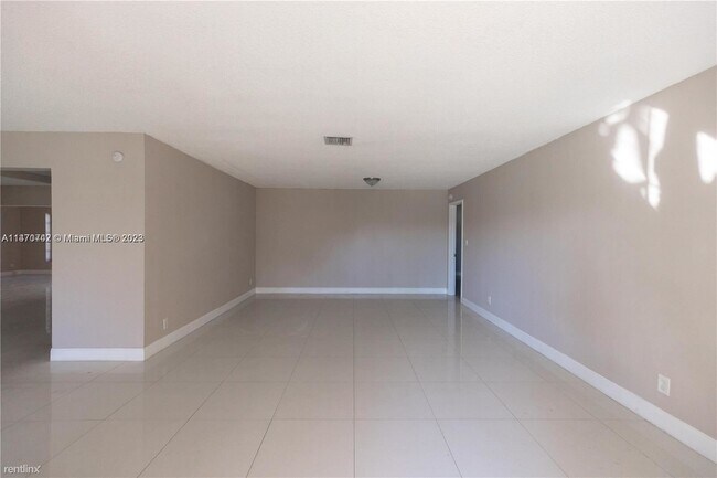 Building Photo - 4 br, 3.5 bath House - 4905 Harrison St # ...