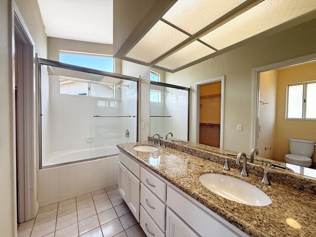 Building Photo - Beautiful 3B/2.5BA Home in Sorrento Valley...