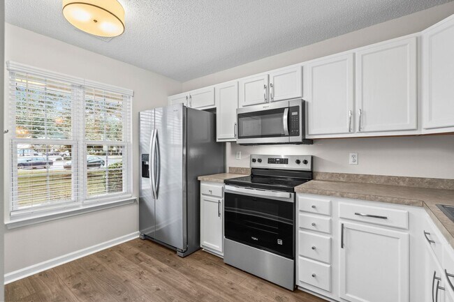 Building Photo - 3574 Evergreen Way