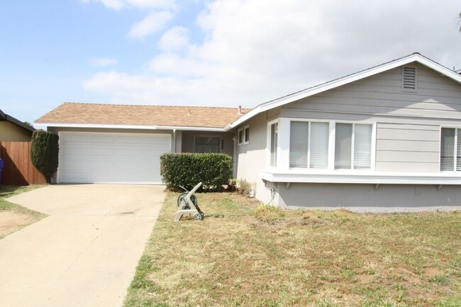 Building Photo - 3 Bedroom House in Clairmont - Complete Remodel