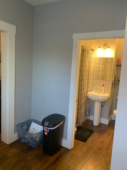 Building Photo - 114 N jacobus ave