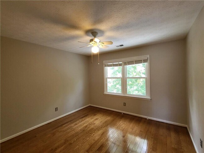 Building Photo - 2551 Tanager Ct NE
