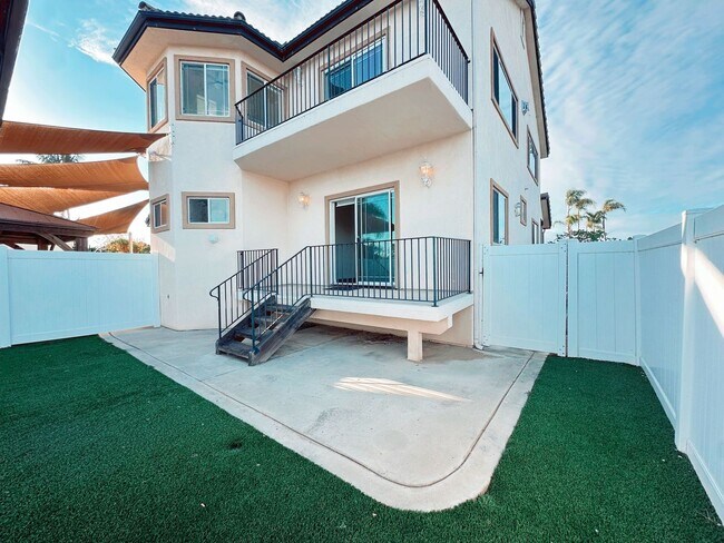 Building Photo - Multi-Generational 5-Bedroom, 4 Bath Home ...