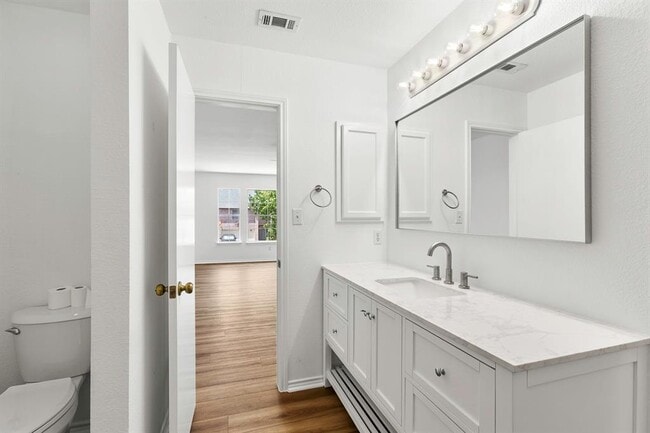 Building Photo - 2431 Lavendale Ct