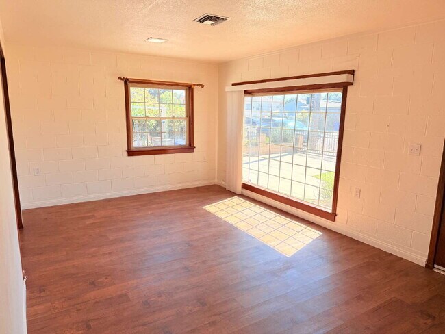 Building Photo - Beautifully Remodeled 4 Bed / 2.5 Bath Home for Rent – National City (ADA Friendly)