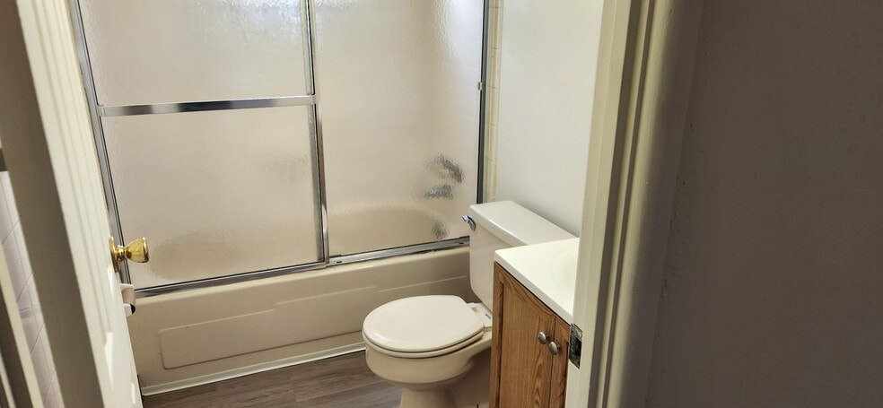 Bathroom - 1409 Summit St