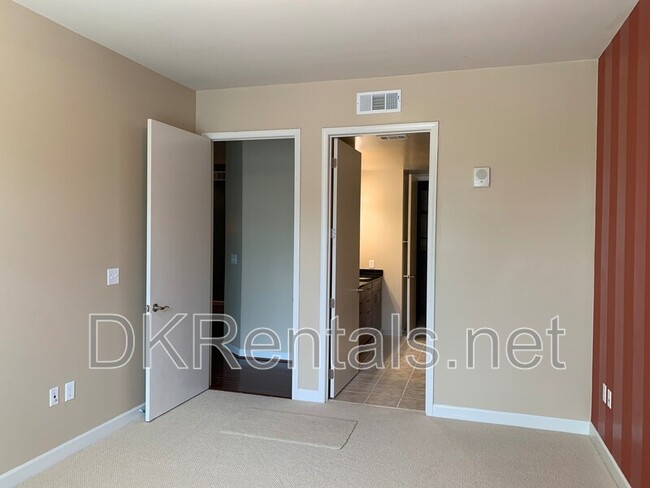 Building Photo - 711 Cosmopolitan Dr NE