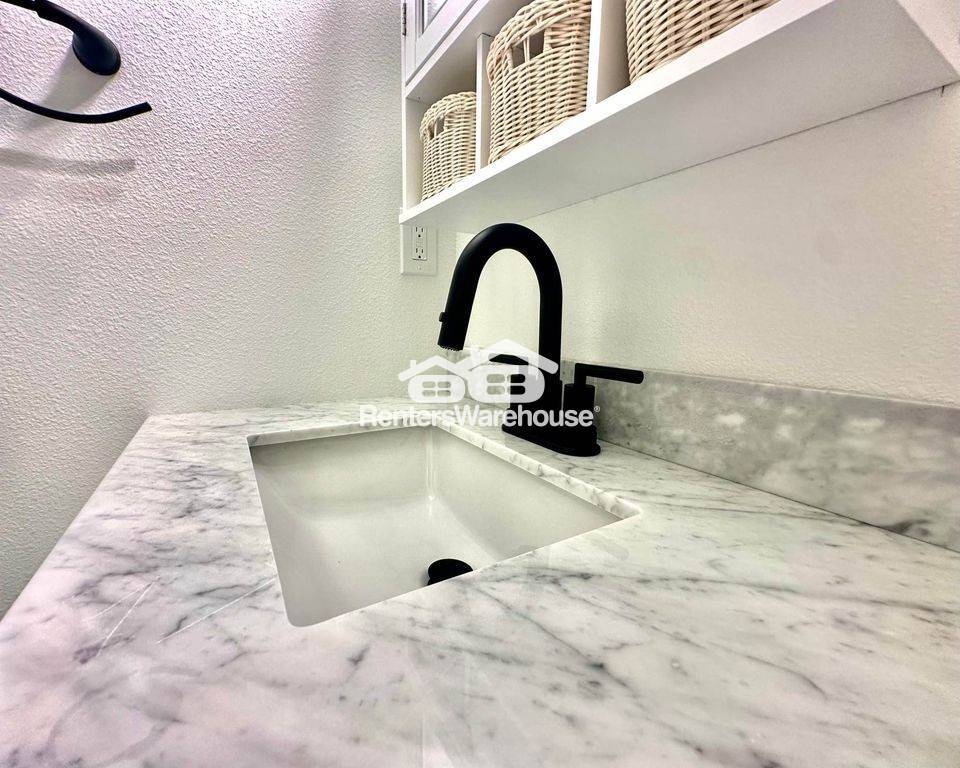 Building Photo - 2105 Willis Ave