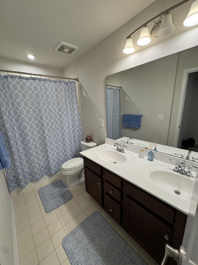 Building Photo - 14217 Belle Ave