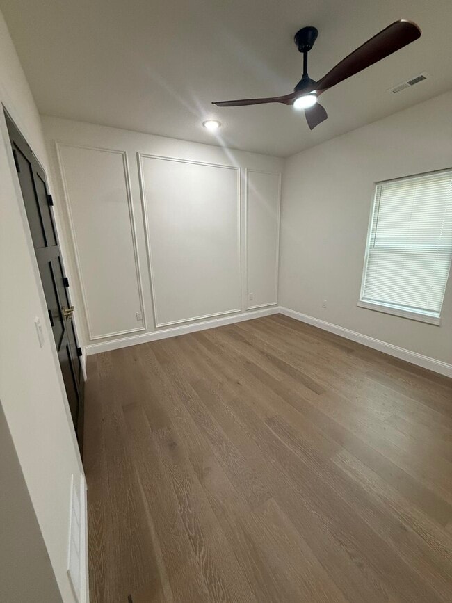 Building Photo - 1020 Crestland Ave